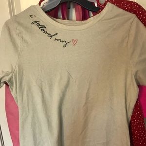 old navy tee shirt. size M